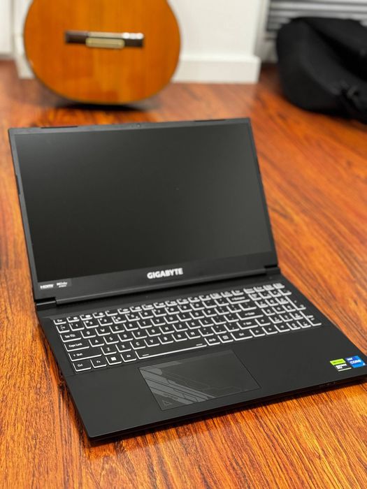 Laptop Gamingowy Gigabyte G5 – i7 13620H / 16 GB RAM 1 TB SSD RTX 4060