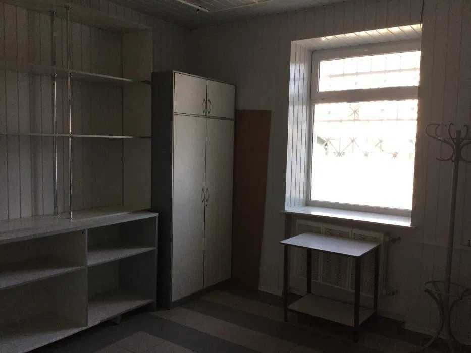 Продається магазин з кафетерієм у центрі Полтави (3 поверхи, 540 м²)