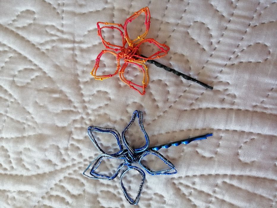 Travessões de várias cores e formatos