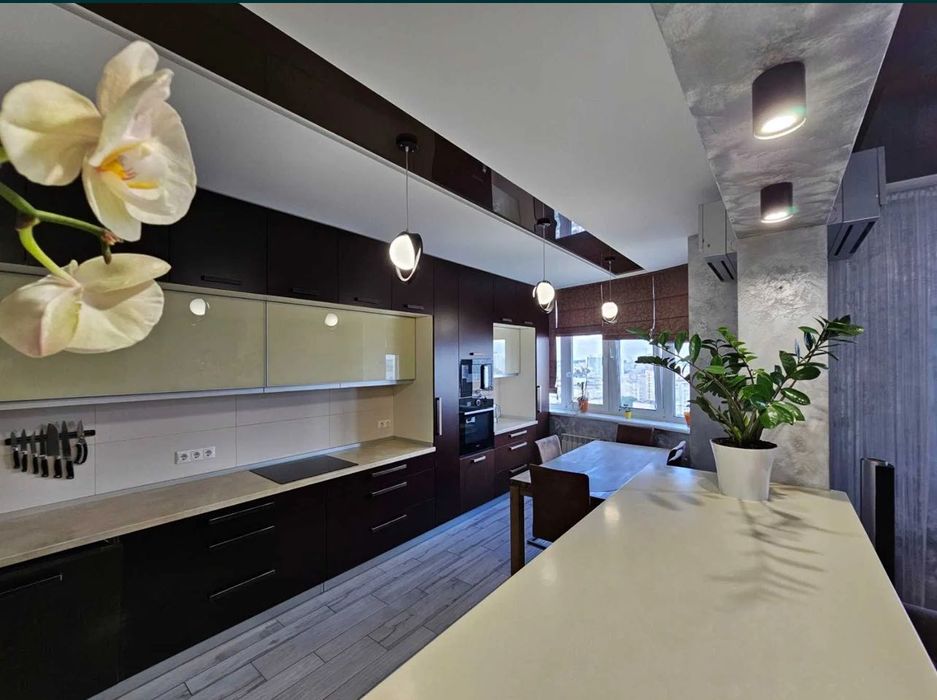 Продаж 3к.квартири з якісним, дорогим ремонтом! Київ.