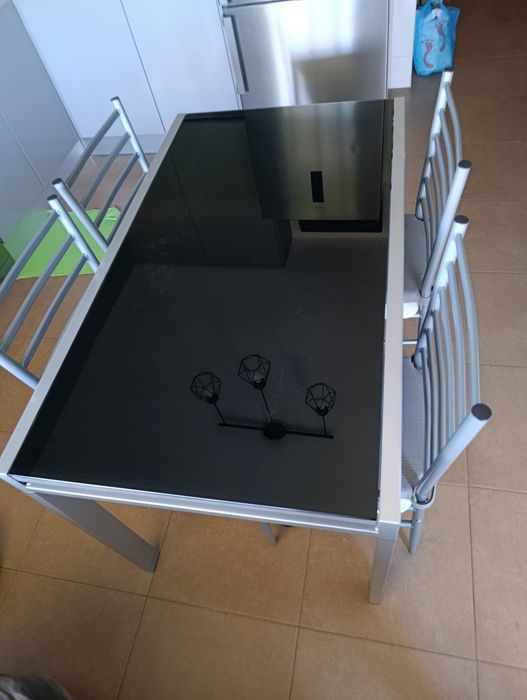 Mesa cozinha com cadeiras