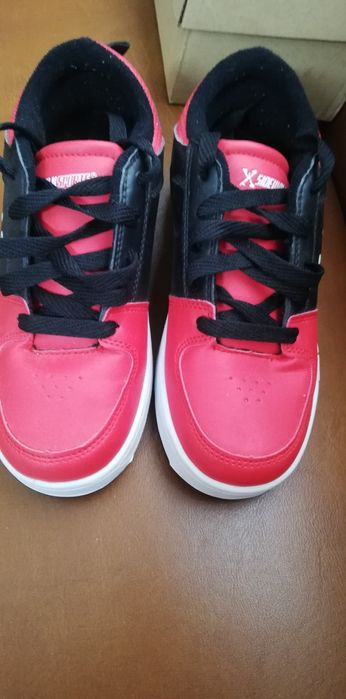 Sapatilhas de rodas, usadas uma única vez