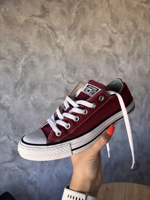 Converse bordowe