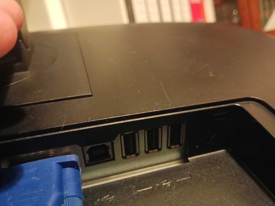 Monitor 60 Hz pouquíssimo usado