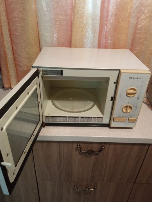 Продам микроволновку Miele в рабочем состоянии