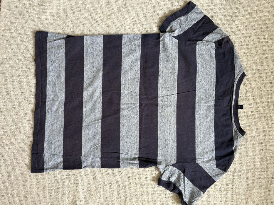 T-shirt riscas tamanho S (grandinho)