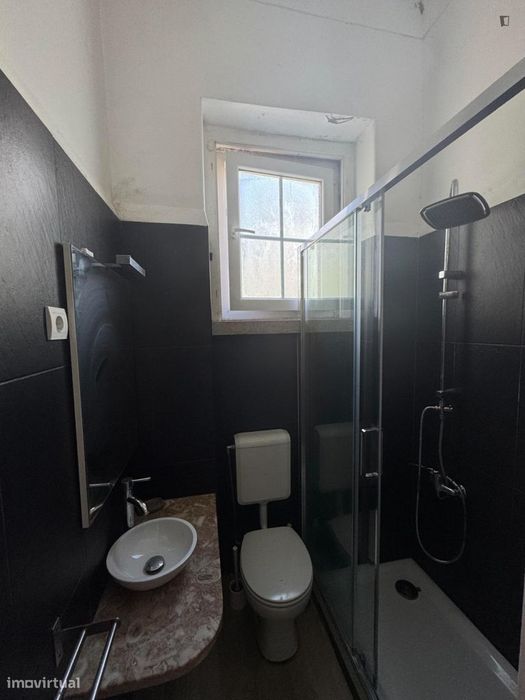 Quarto - localizado em Alvalade Lisbon