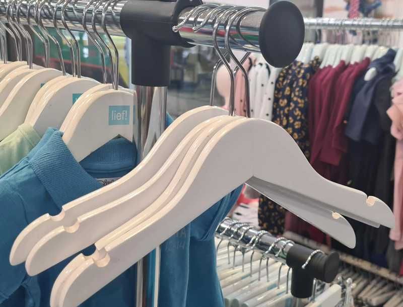 Cabides em madeira infantil