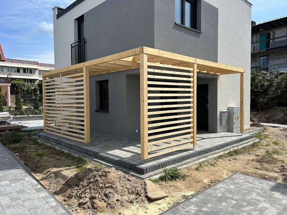 Altany, wiaty, garaże.