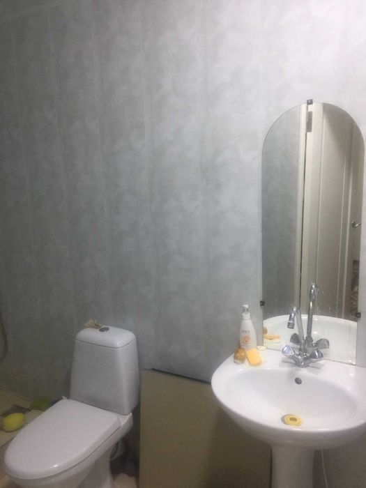 Хозяин : сдам комнату,  в частном доме,  район центрального стадиона