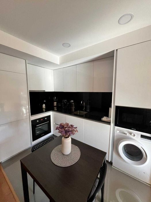 Apartamento T1 + Pátio Ext. + Parque Coberto / Porto - Asprela - Hospital São João