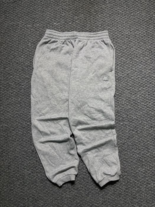 Базові сірі штани Nike Lonsdale
