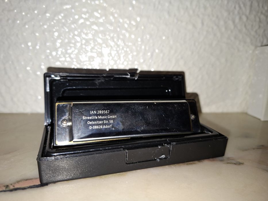 Harmónica nova com caixa
