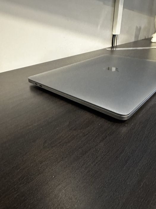 MacBook Pro M2 13" Impecável (Como Novo) + Hub Dedicado + Extras