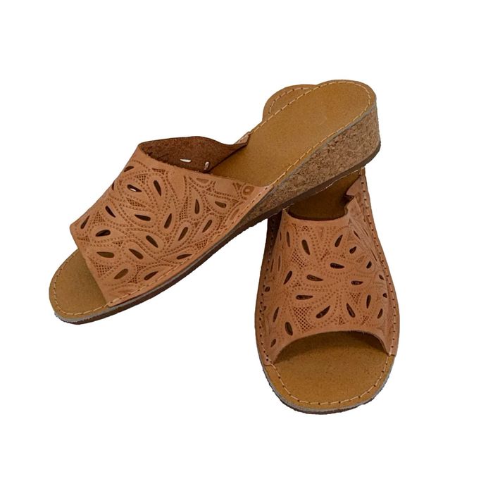 Damskie klapki skórzane na korkowej podeszwie ażurowe rozmiar 39