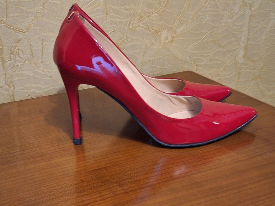 Продам туфлі 36р. Натуральний лак