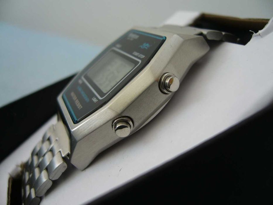 Zegarek elektroniczny Armitron stalowa koperta