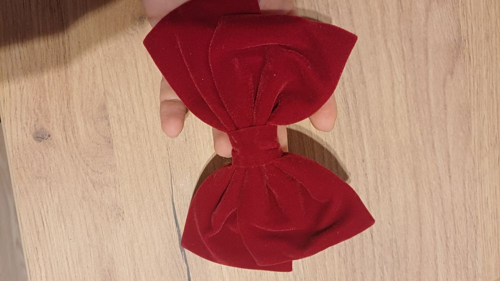 Piękna atłasowa świąteczna kokarda bordowa do wlosow