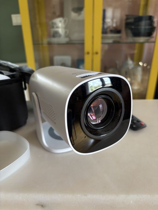 Projektor Kiano Vision - mały, wygodny, przenośny, mobilny