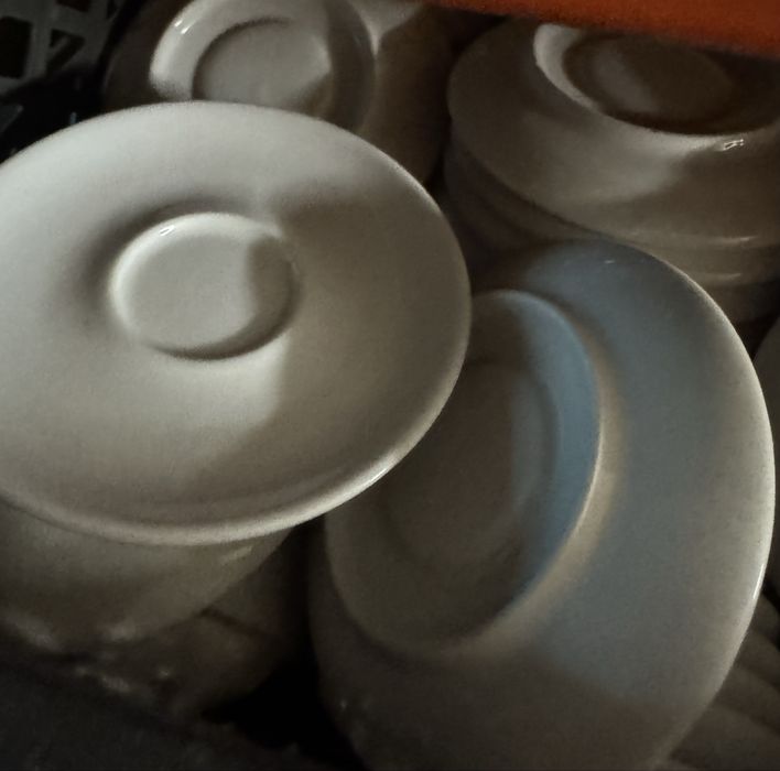 Chavenas de café com pires