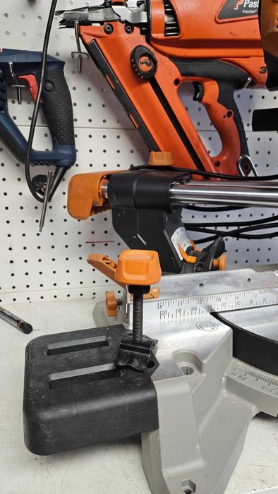 Ukośnica z posuwem Evolution R255SMS-DB 255mm 2000W