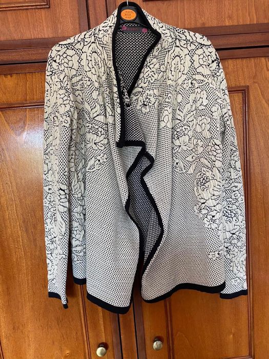 Casaco preto e dourado