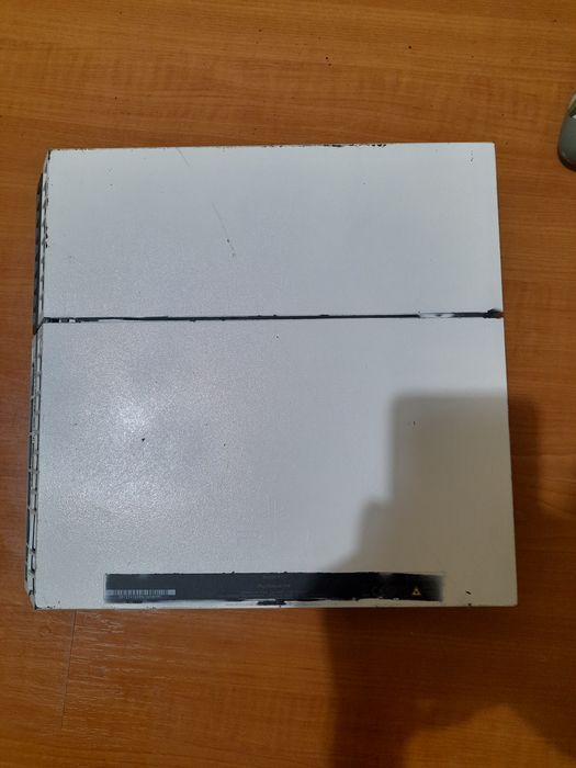 PS4 FAT 500g + comando + 2 jogos