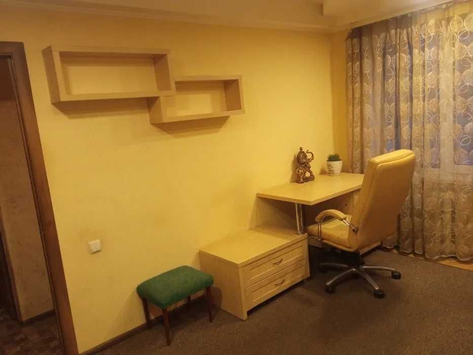 Терміново ! Здається 2 -кімнатна квартира р-н Балатону/ Шевченківський