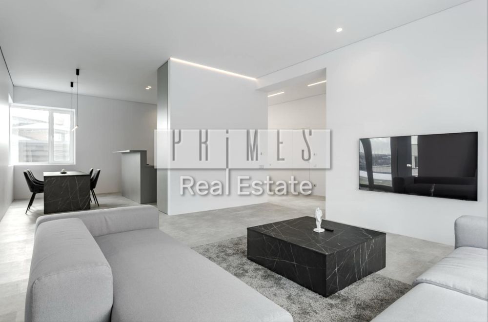 Будинок з топовою ділянкою в Лісниках повністю готовий до заселення.