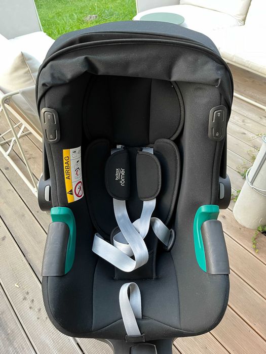 Fotelik Britax Romer Baby Safe 3 i-Size Space Black z bazą Vario 5Z