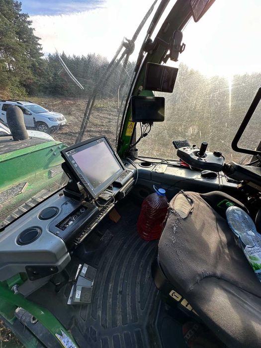 Продається спецтехніка John Deere 1510E + на базі дробарка BRUKS