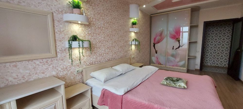 Подобово.Ліфт, Wi-fi, вода працюють без світла.2-к квартира м. Лівобер