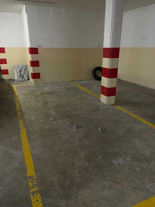Arrendo lugar de Garagem na Rua Sousa Aroso 688 Matosinhos em frente ao Mercadona