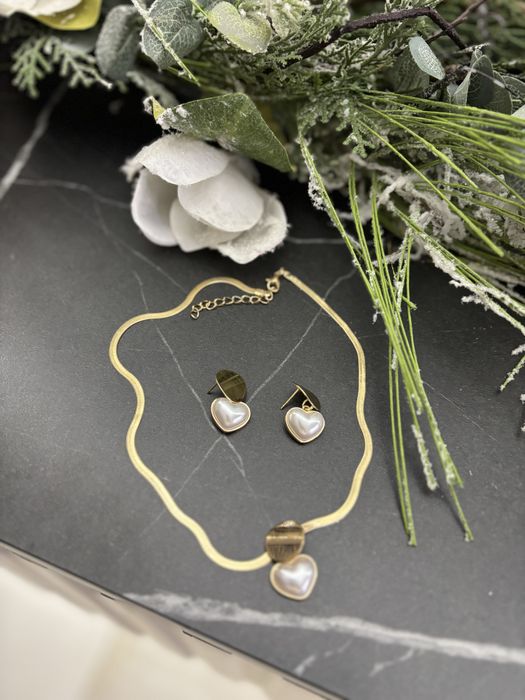 Ніжний, якісний комлект, сережки і чокер