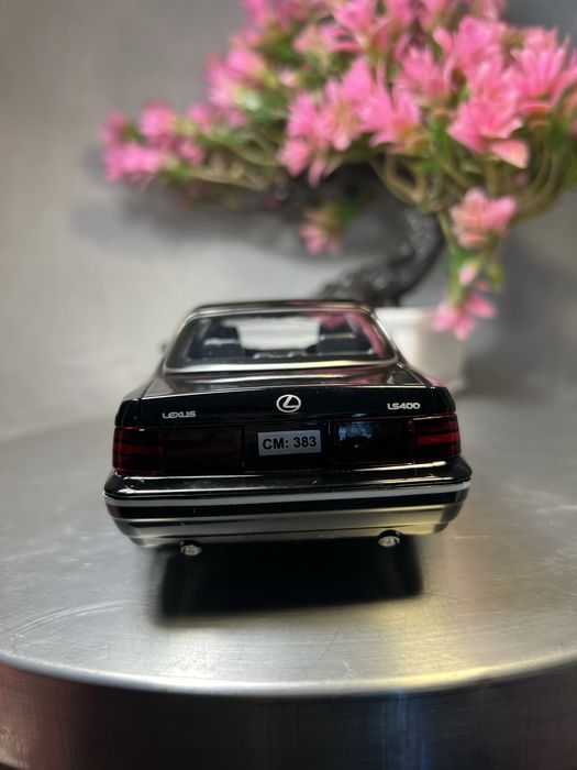 Модель 1:24 у стилі Lexus LS400