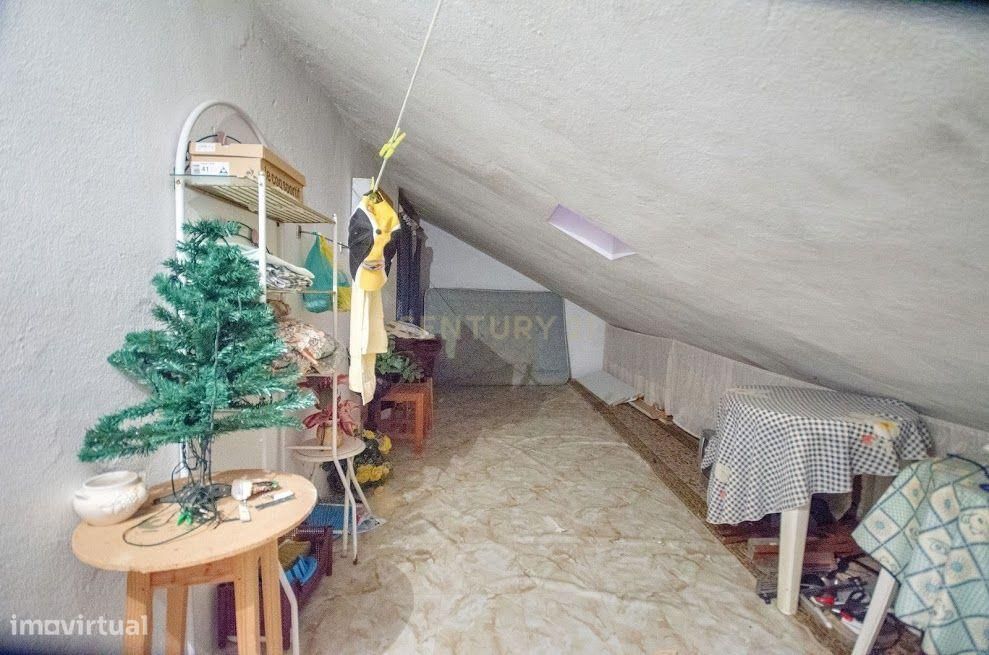 Prédio - Apartamento + Espaço Comercial - Centro Histórico da Nazaré