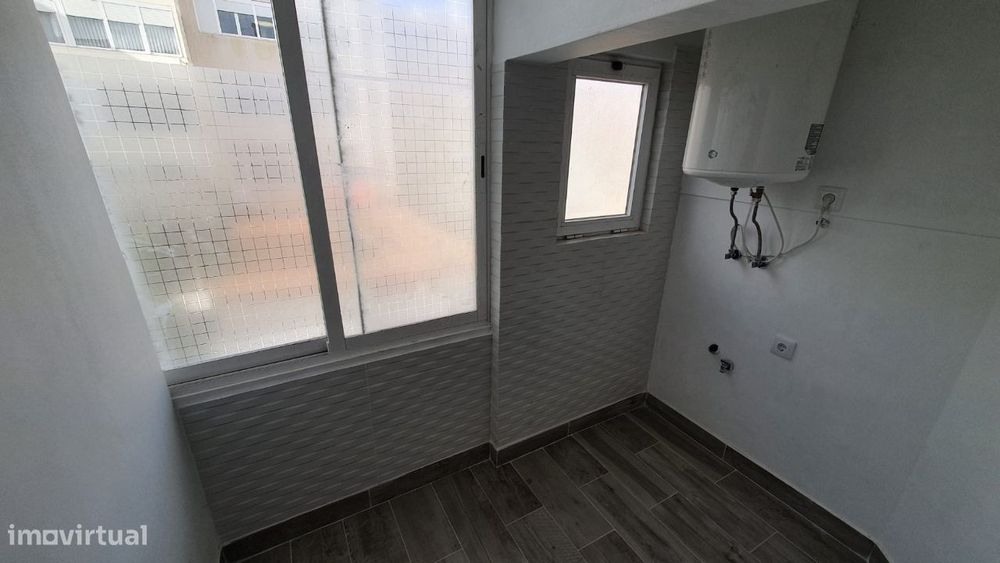 T3+1 , 100m2, 2wc, 2ºandar, cozinha equipada, Campo de Ourique