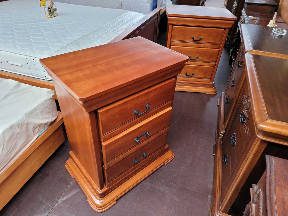 Excelentes mesas de cabeceira madeira maciça - Valor u64584264665987120