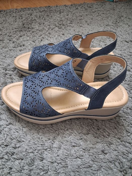 Sandały  Clara Barson  38