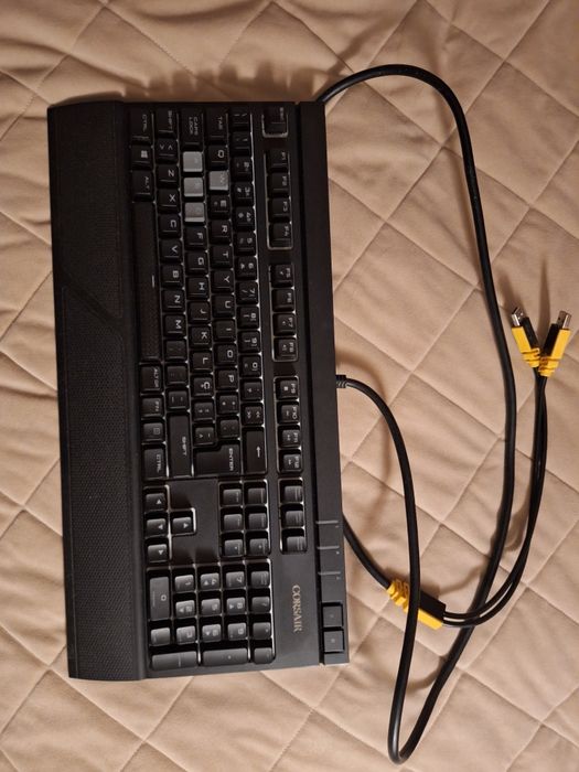 Teclado Corsair Strafe RGB Pro MX Red switches