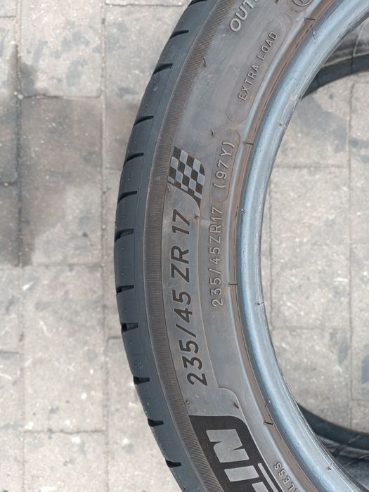 235/45ZR17 Michelin Pilot Sport 4 235/45R17