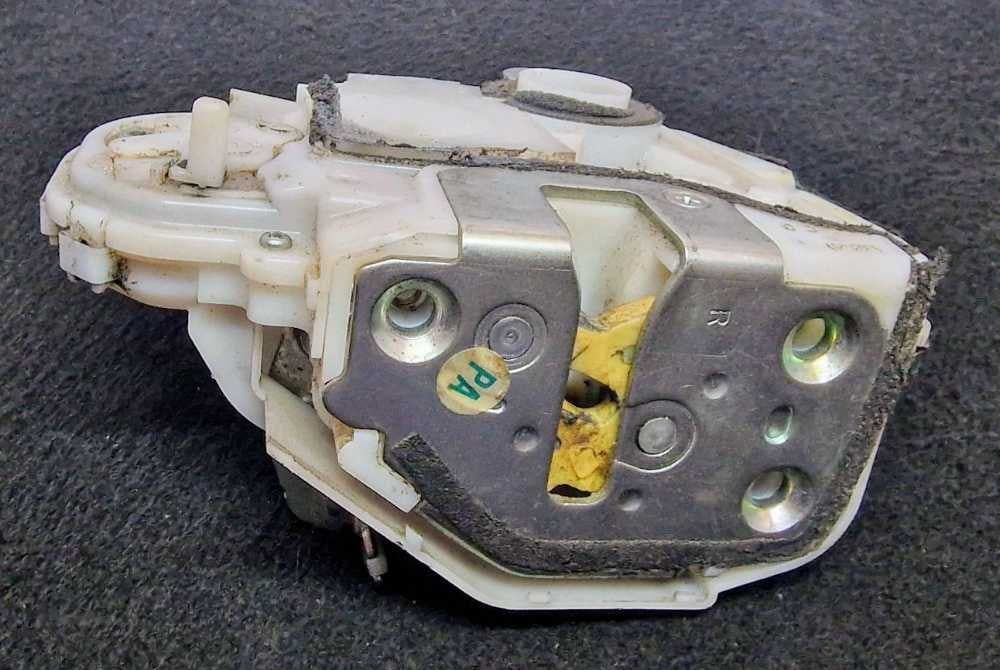 Fechadura / Fecho Porta Trás Direito - HONDA CIVIC VIII Hatchback