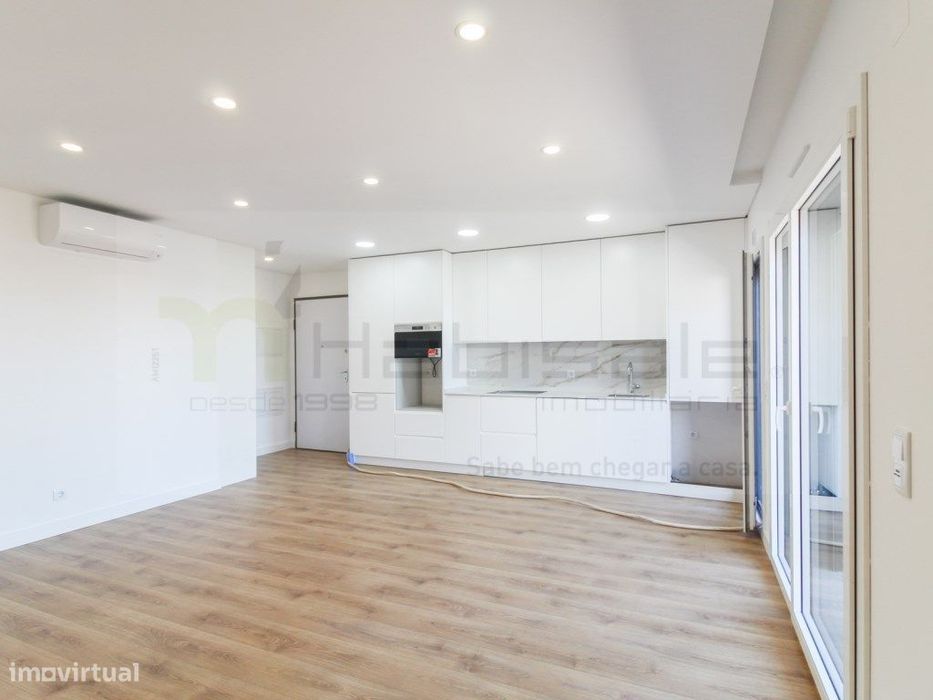 Apartamento T3 com varanda e barbecue | Paradela, Santo António dos...