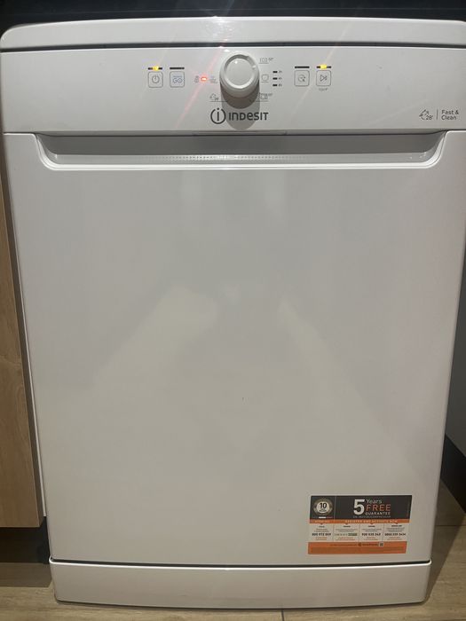 Máquina Lavar Loiça Indesit