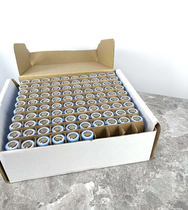 Акумулятор LG M58T 21700 найбільш ємкий 5800 mAh, сині