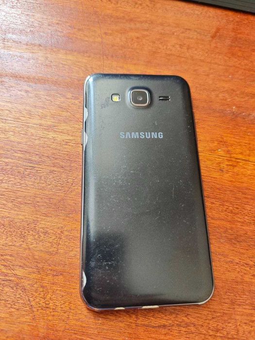 Смартфон Samsung Galaxy J5