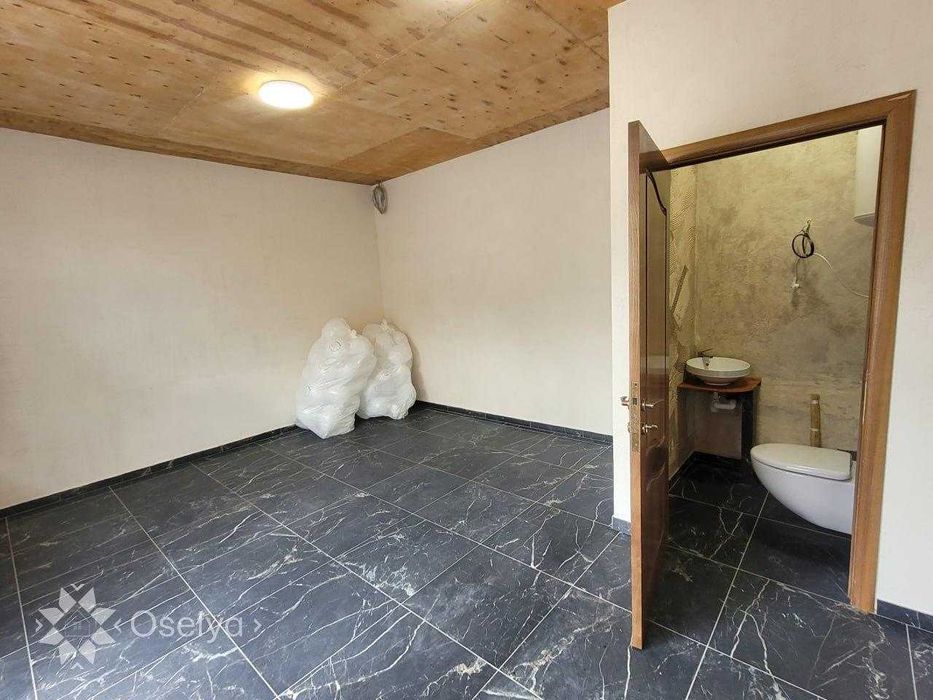 Продаж комерційного приміщення 21.7 м² у центрі Бучі 33000$