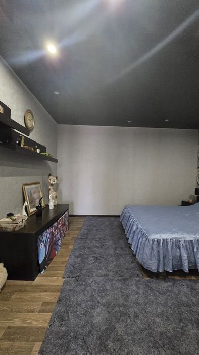 Продам дом с бассейном вул  Незламна