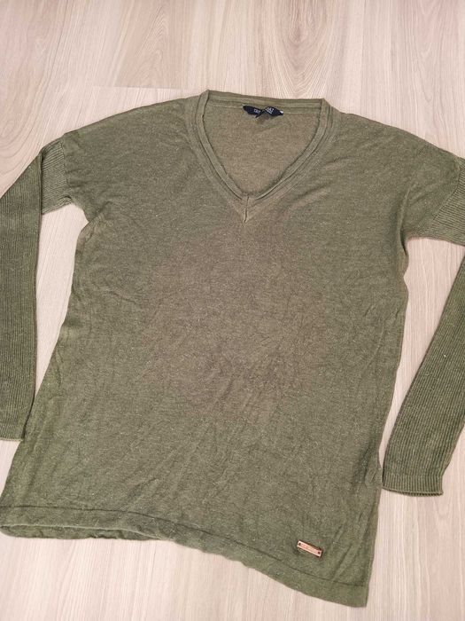 Damski sweter sweterek dopasowany dekolt v brokat khaki zielony 36