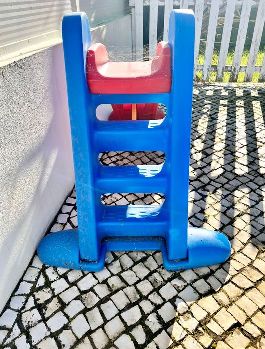 Escorrega de exterior criança